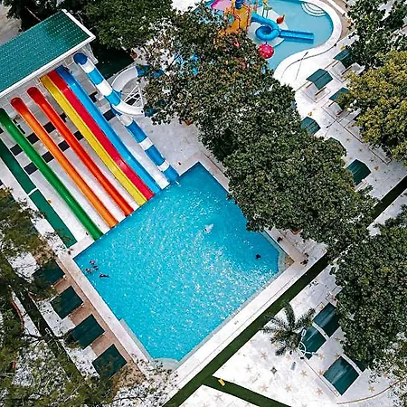 Villa Excellance Beach And Wave Pool Resort