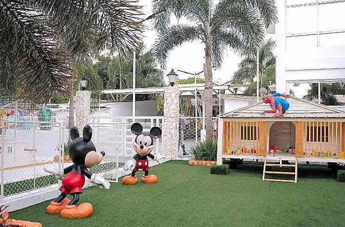 Hotel Excellance And Wave Pool Manila