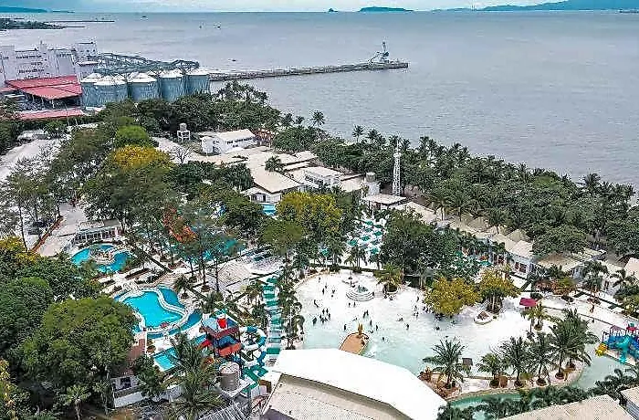 Excellance And Wave Pool Hotel Manila