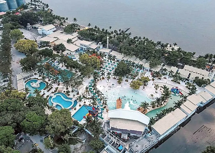 Excellance And Wave Pool 5* Manila