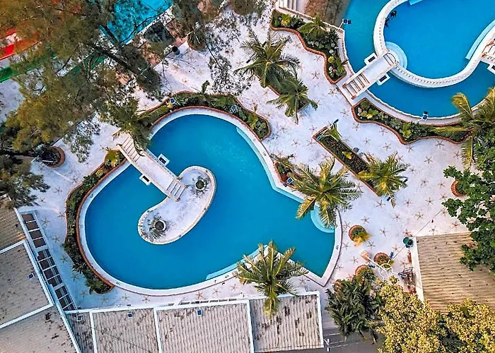 Hotel Excellance And Wave Pool Manila